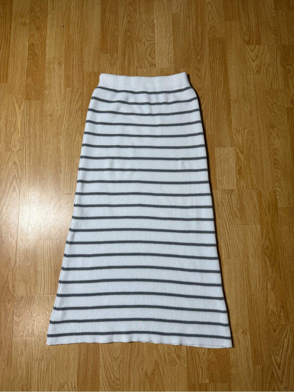 SHEIN White and Gray Striped Ribbed Knit Pencil Skirt